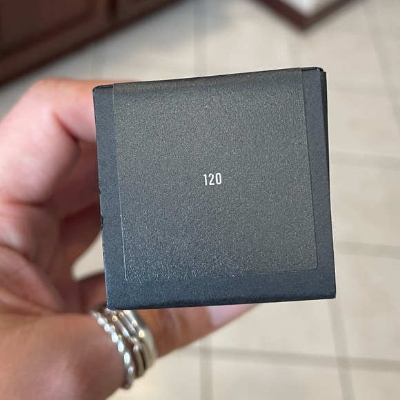 Makeup by Mario SurrealSkin Liquid Foundation - Picture 4 of 4